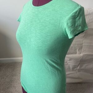 🍏 Green Women's Essential T-Shirt